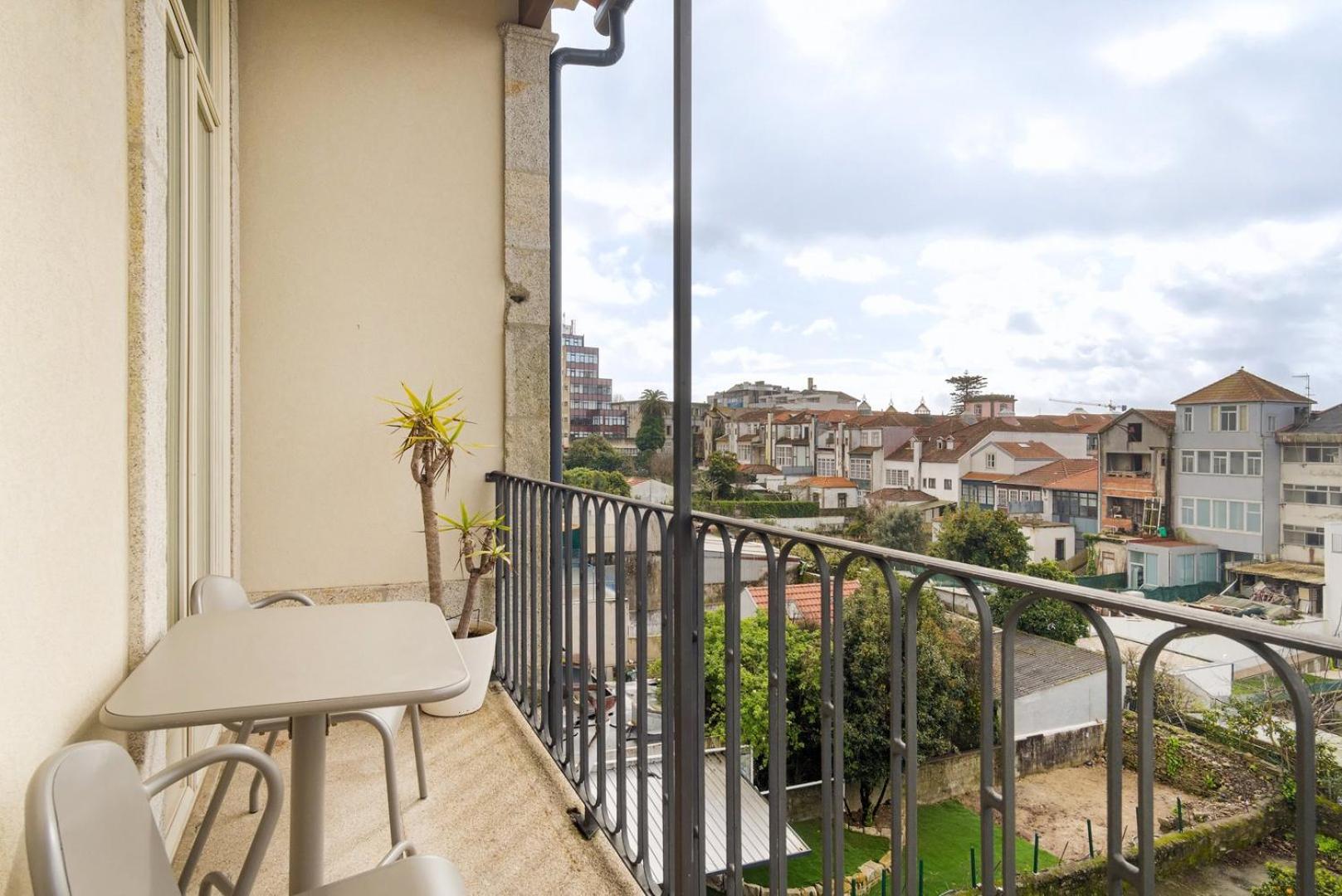Appartamento Guestready - Urban Oasis With Private Balcony OOporto Esterno foto