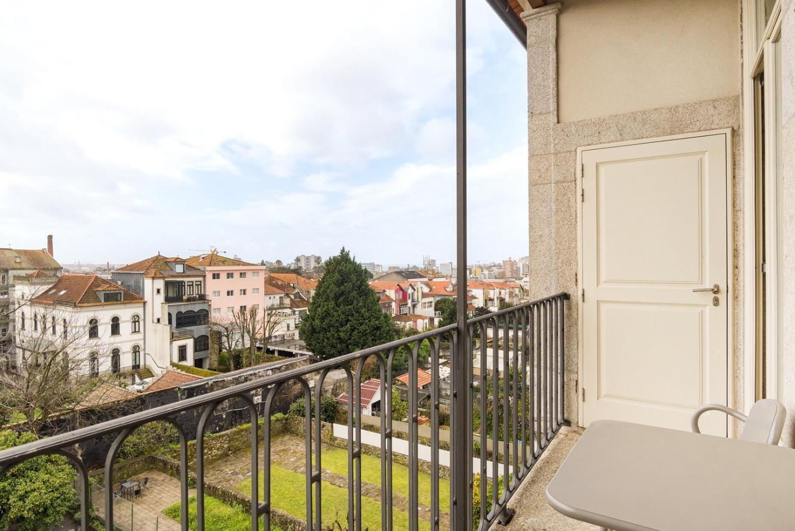 Appartamento Guestready - Urban Oasis With Private Balcony OOporto Esterno foto