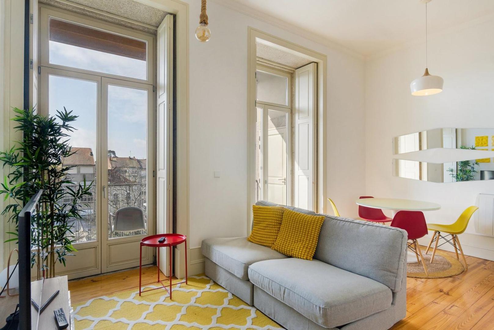Appartamento Guestready - Urban Oasis With Private Balcony OOporto Esterno foto